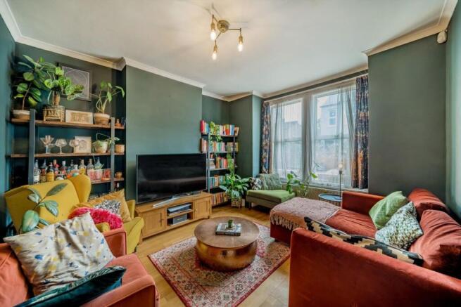 3 bed property, in Rostella Road, £695,000