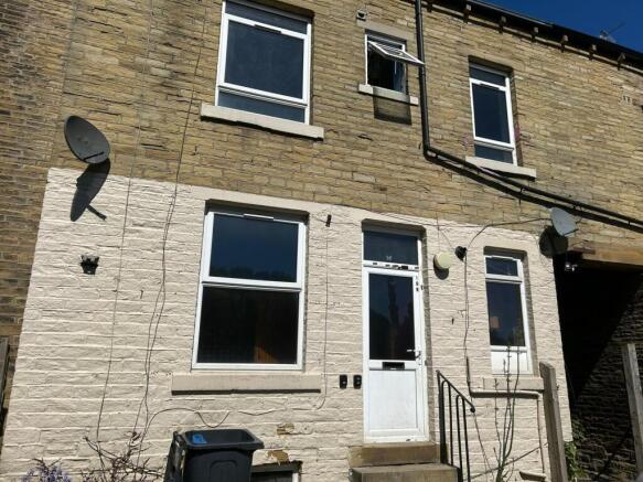4 bed property, in Dirkhill Road, £40,000