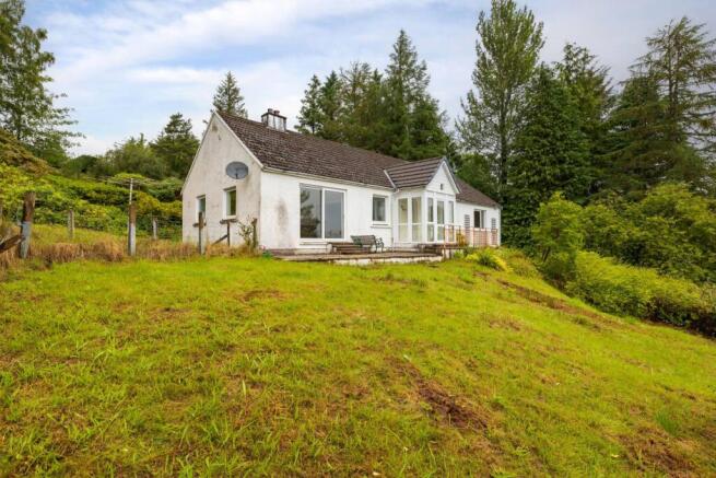 3 bed property, in 398 Upper Slumbay, £210,000