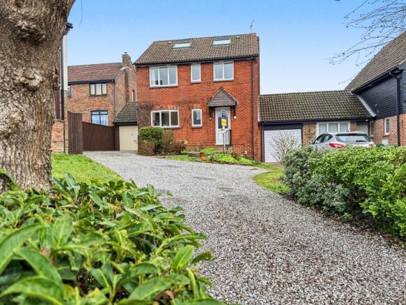 5 bed property, in High Mead, £435,000