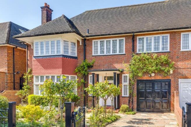 5 bed property, in Farm Avenue, £2,750,000