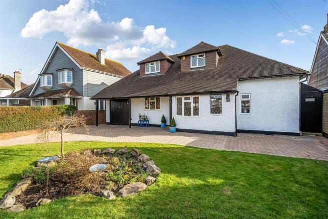 4 bed property, in Limmer Lane, £600,000