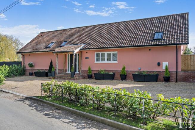 3 bed property, in Hinderclay, £600,000