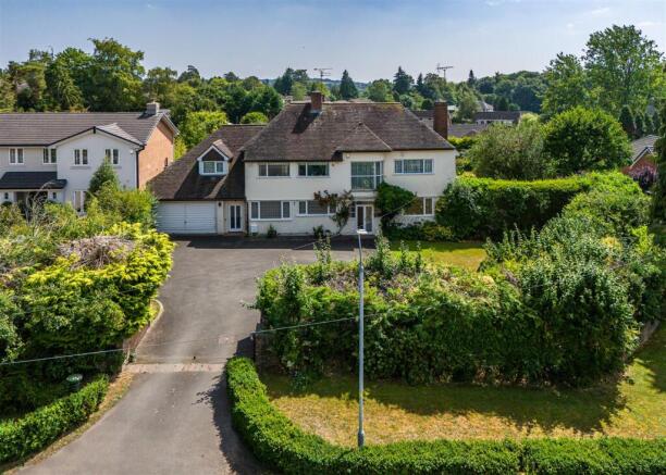 6 bed property, in Perton Springs, £975,000