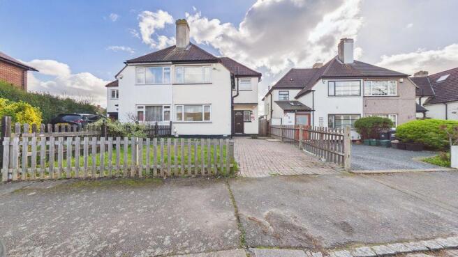 3 bed property, in Clarence Road, £560,000