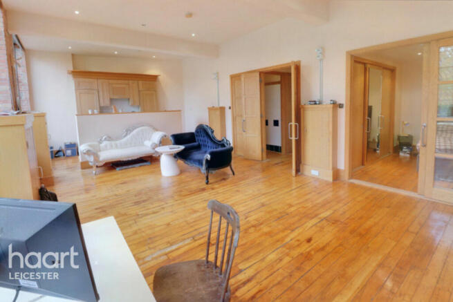 1 bed property, in Wellington Street, £160,000