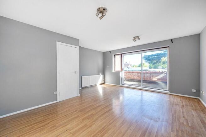 2 bed property, in Penrith Close, £270,000