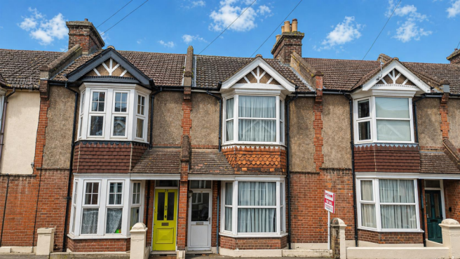3 bed property, in Silverlands Road, £230,000