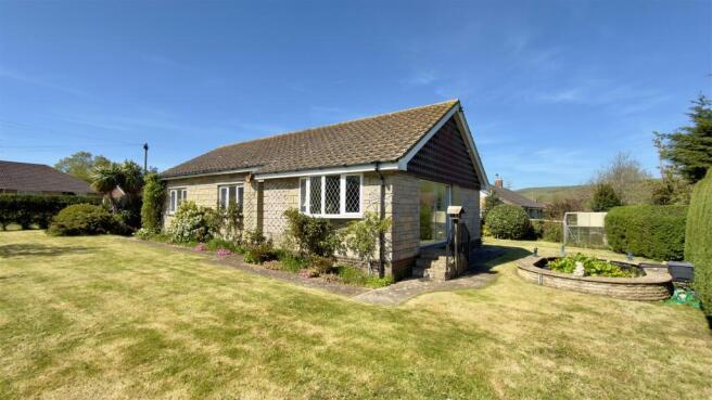 3 bed property, in Shorwell, £365,000