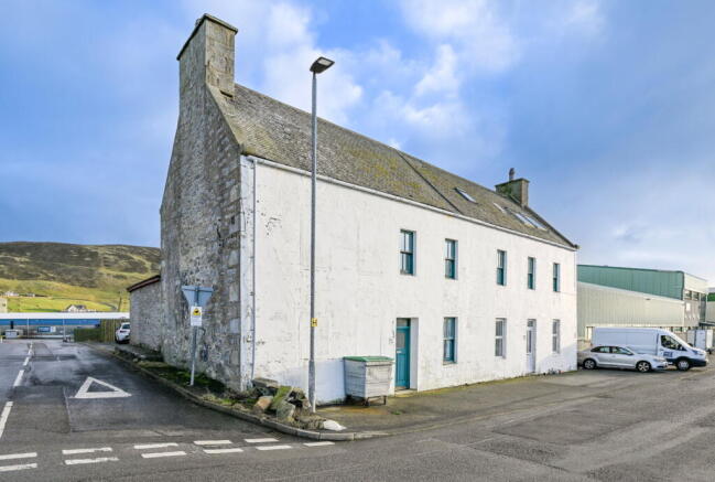 8 bed property, in Blacksness House, £460,000
