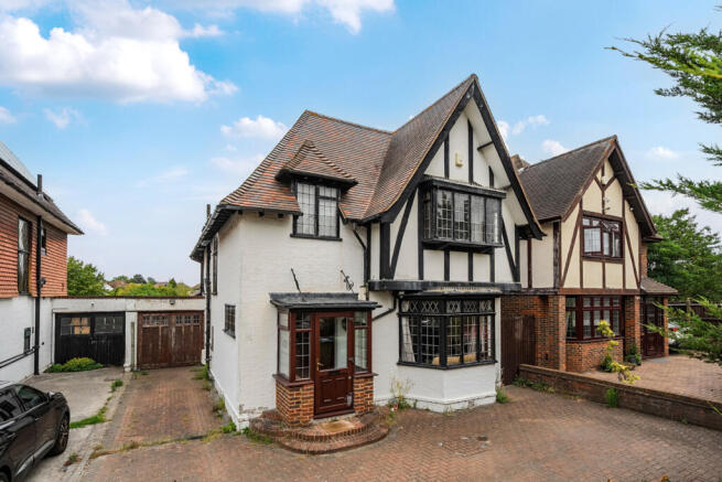 4 bed property, in Eltham Palace Road, £895,000