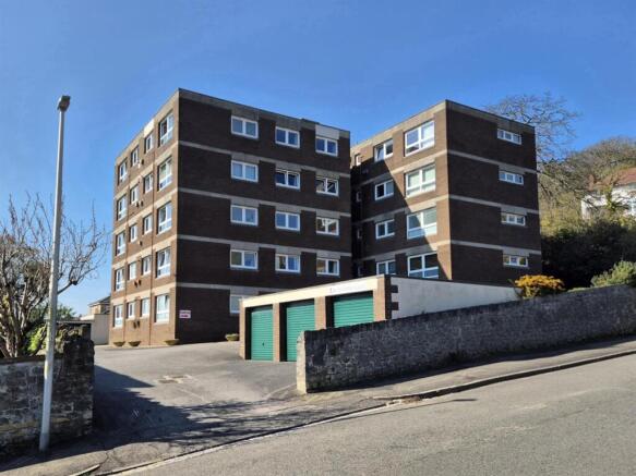 2 bed property, in Arundell Road, £159,950