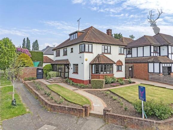 4 bed property, in Courtland Drive, £1,450,000