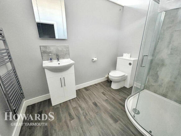 1 bed property, in 1A Bermondsey Place South, £95,000