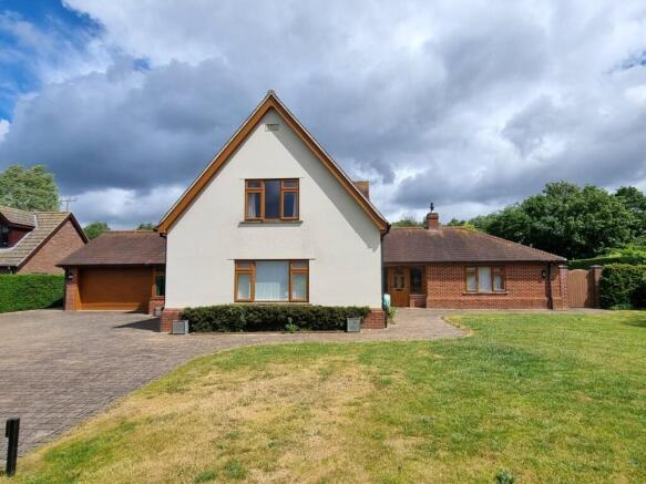 4 bed property, in Ousden, £830,000