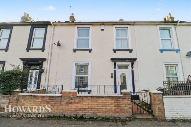 3 bed property, in Nelson Road North, £170,000