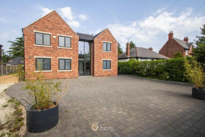 5 bed property, in Ellers Road, £895,000