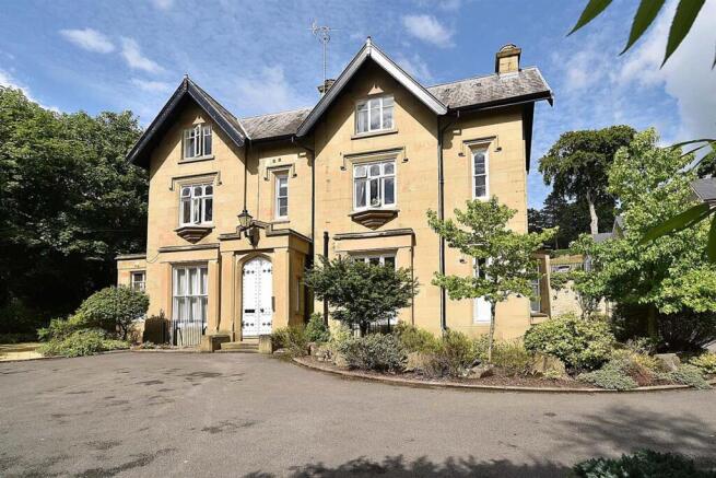 2 bed property, in Carterbench House, £155,000