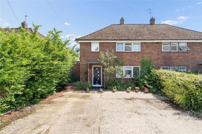 3 bed property, in Oakhill Road, £580,000