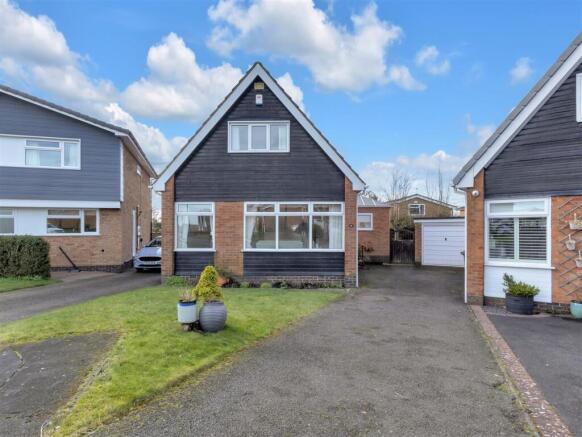 2 bed property, in Chiltern Rise, £300,000