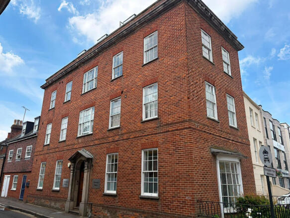2 bed property, in Marlowe Avenue, £215,000