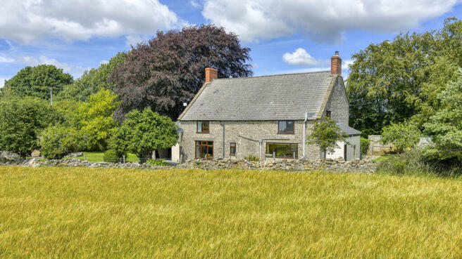4 bed property, in The Sheiling, £695,000