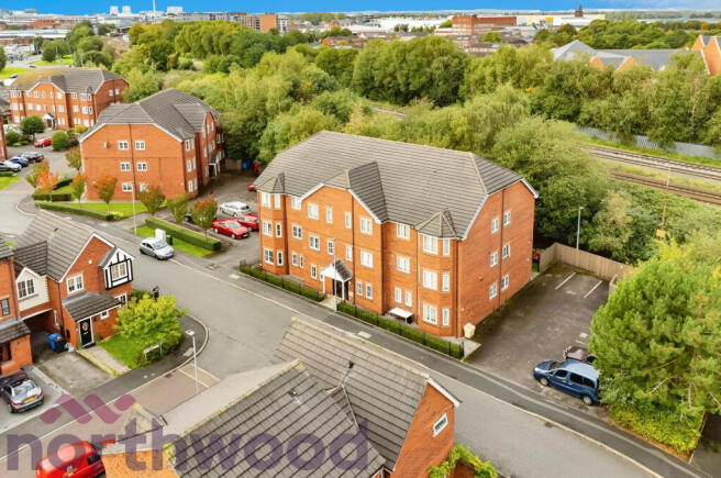 2 bed property, in Thorneycroft Drive, £120,000
