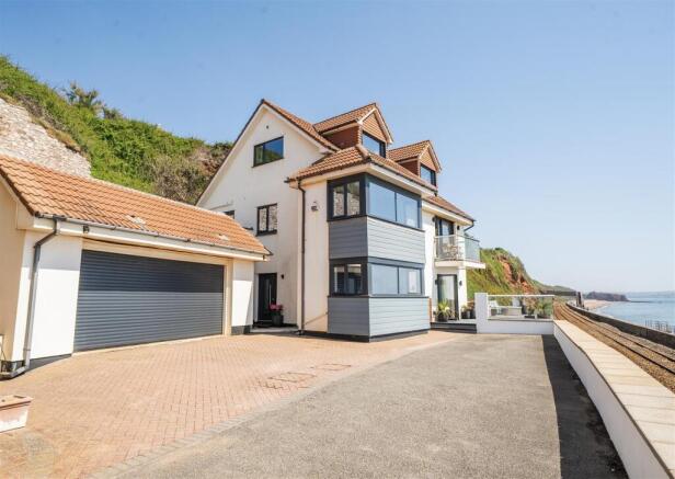 4 bed property, in Riviera Terrace, £795,000