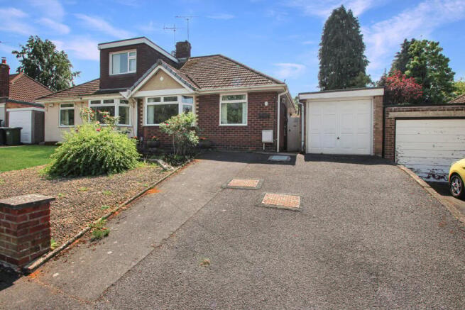 2 bed property, in Wise Grove, £240,000