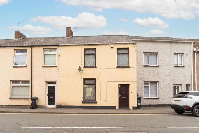 3 bed property, in Somerton Road, £175,000