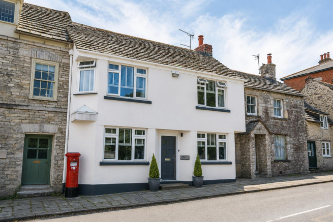 4 bed property, in High Street, £725,000