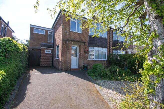 4 bed property, in Bridgenorth Road, £260,000
