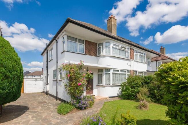 3 bed property, in Warrender Way, £700,000