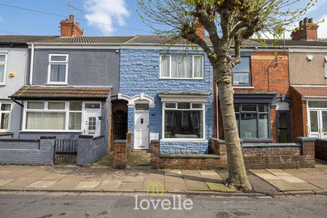 2 bed property, in Fairmont Road, £99,950