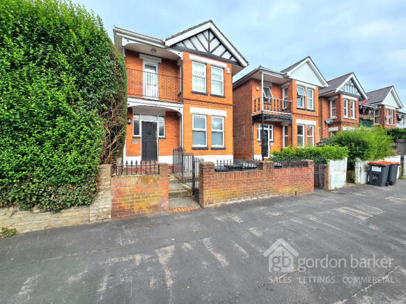 5 bed property, in Charminster Road, £325,000