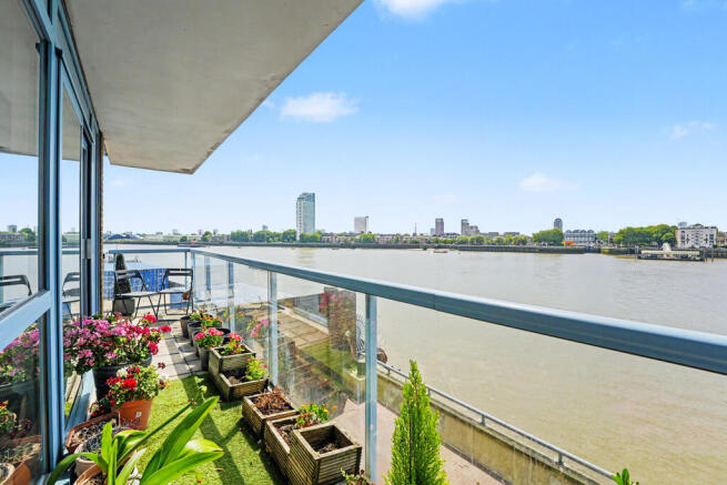 2 bed property, in Arnhem Place, £585,000