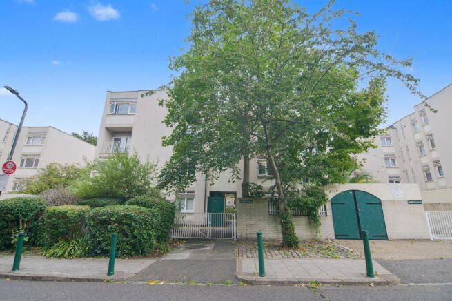 3 bed property, in Cedars Road, £500,000