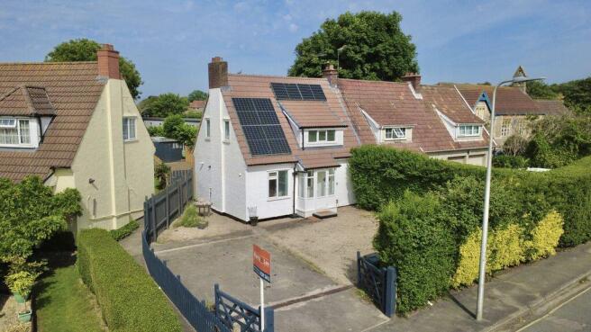 2 bed property, in Old Church Road, £349,950