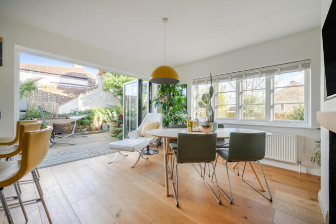 3 bed property, in Greenhill Down, £550,000