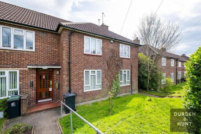 1 bed property, in Chequers Road, £250,000