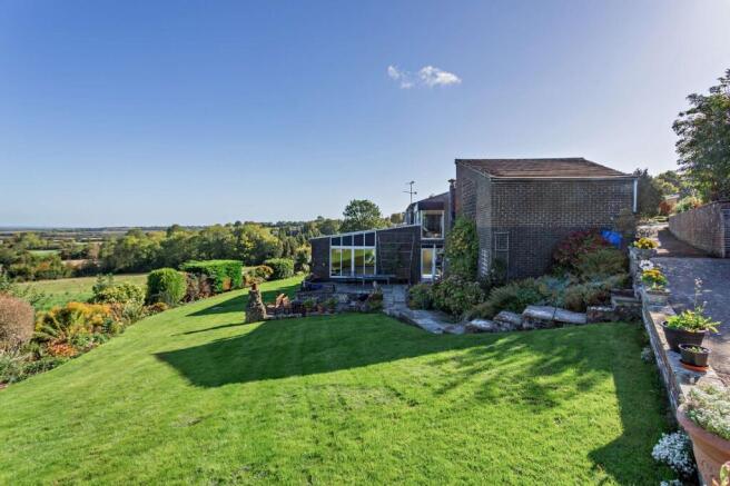 5 bed property, in The Ridge, £1,050,000