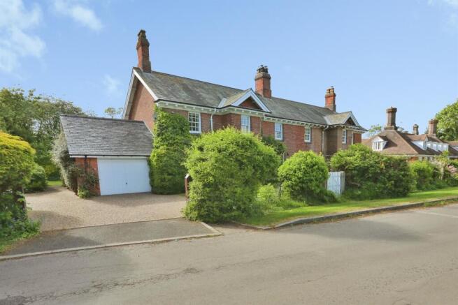3 bed property, in Lilac Cottage, £500,000