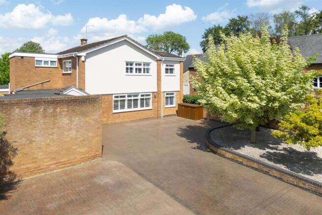 4 bed property, in Lutterworth Road, £675,000
