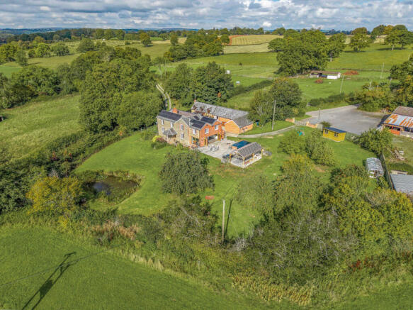 5 bed property, in Woonton, £1,000,000
