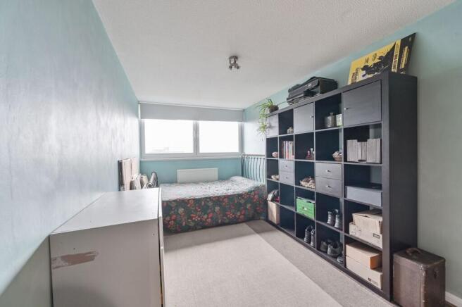 2 bed property, in Macey House, £350,000