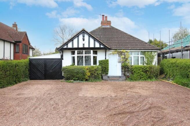 3 bed property, in Eastcote Lane, £600,000