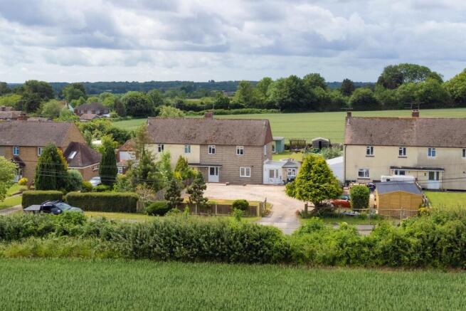 3 bed property, in Westwell Lane, £350,000