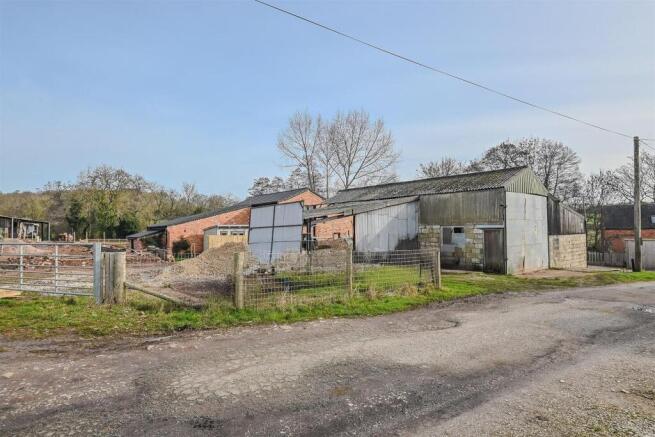 5 bed property, in Development Opportunity at Parkgate Lane, £300,000