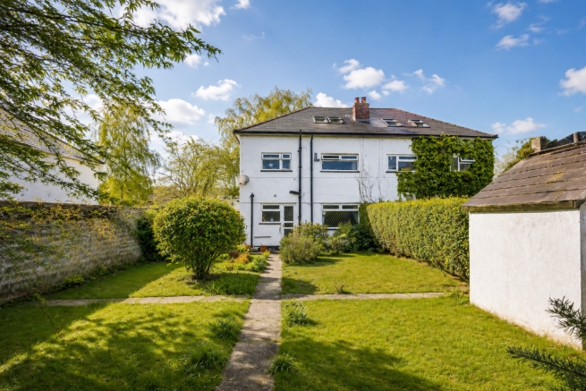 3 bed property, in Pen-y-dre, £435,000