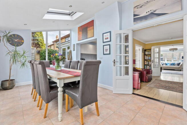 4 bed property, in Swanbourne Close, £650,000